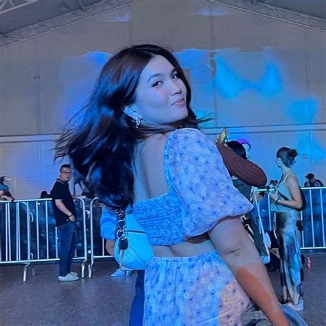 Janella Manuela (@janellamanuela) .